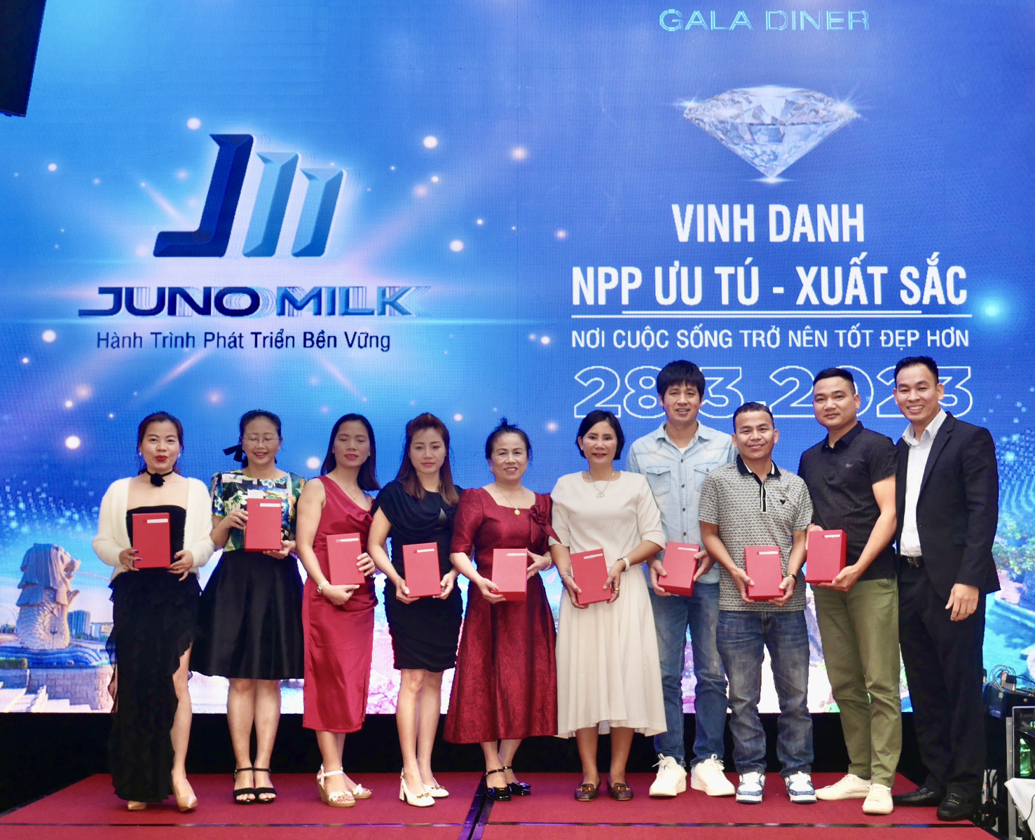 Vinh danh NPP ưu tú - xuất sắc đã đồng hành cùng Juno Milk trong đêm Gala Dinner tại Singapore 2023